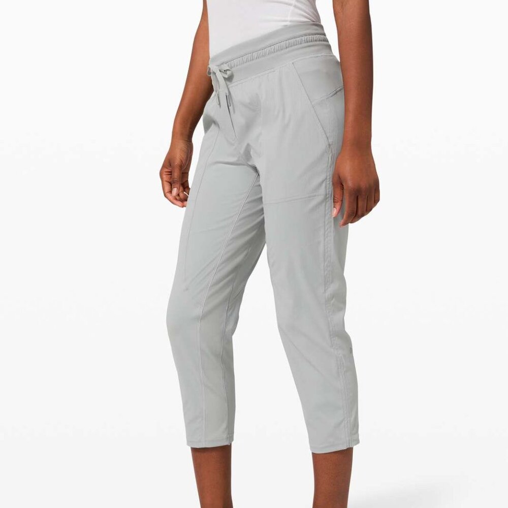 NEW Lululemon Dance Studio Crop *25" Silver Drop size 6